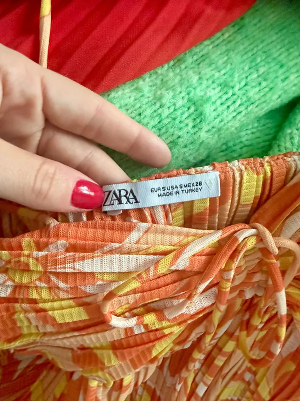 Zara Floral Pleated Groovy Patterned Tropical Vacation Midi Dress - Image 3
