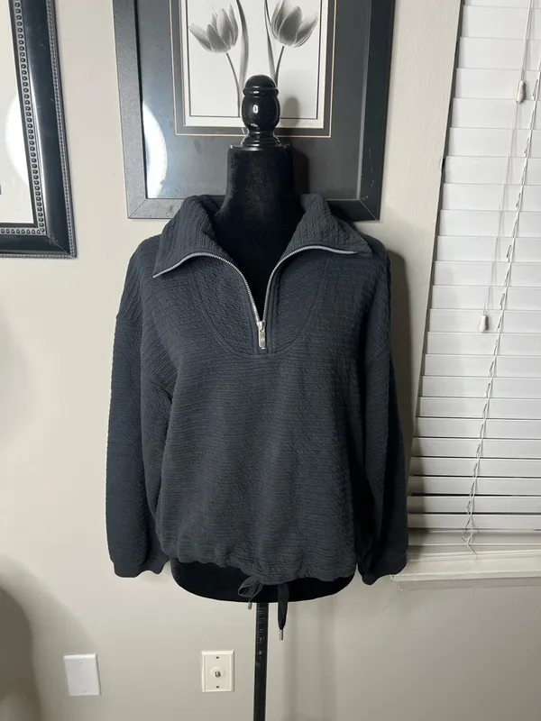 Lululemon textured 1/2 zip‎ pullover black XS/S - Image 9