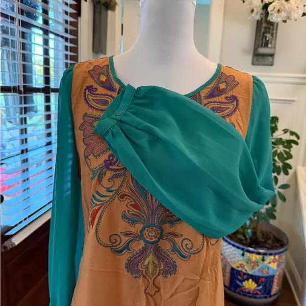 Flying Tomato NWOT Unique Embroidered Camel, Green and Navy Women's Blouse - Image 4