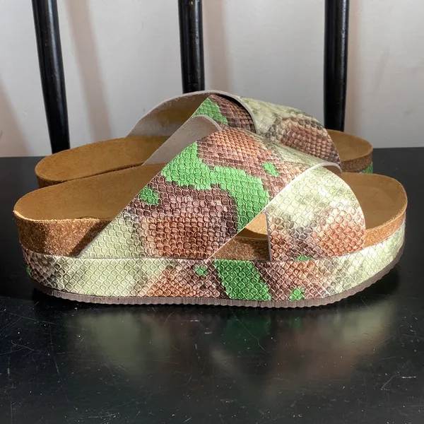 Sidelines Flatform Sandals - Image 8