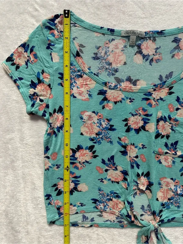 Charlotte Russe Floral Tie Front Crop Top in Blue Size Small Short Sleeve - Image 3