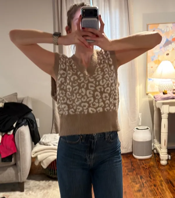 Jessica Simpson Cheetah Leopard Print Sweater Vest Short Sleeve Sleeveless Top - Image 3