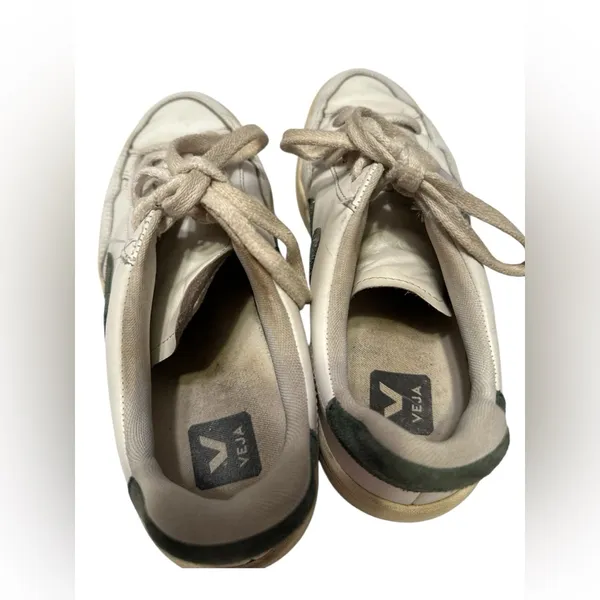 Veja V-12 White Leather Low Sneaker - Image 5