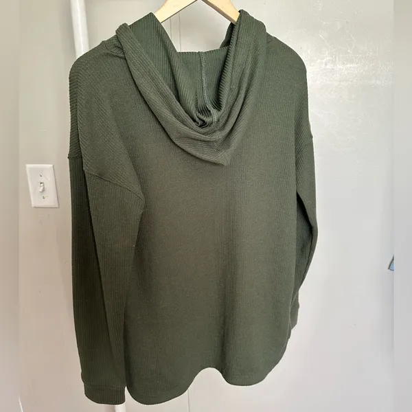 Green Ribbed Lightweight Hoodie size medium - Image 4