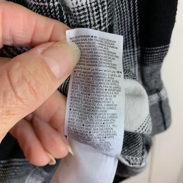 Old Navy The Boyfriend Shirt Womens M Black White Buffalo Plaid Flannel Tunic - Image 4
