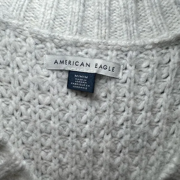 Coastal Grandma Core: American Eagle Chunky Knit Oversized V-Neck Sweater - Image 5