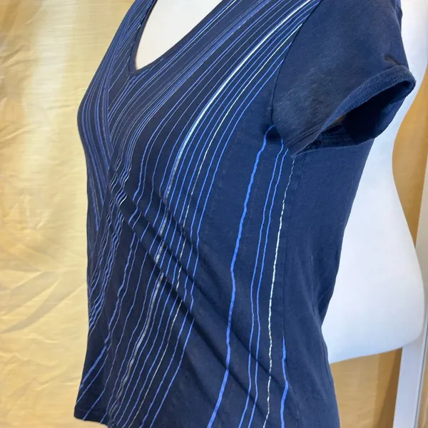 Tahari Dark Blue‎ V-Neck Top with Linear Design - Image 7