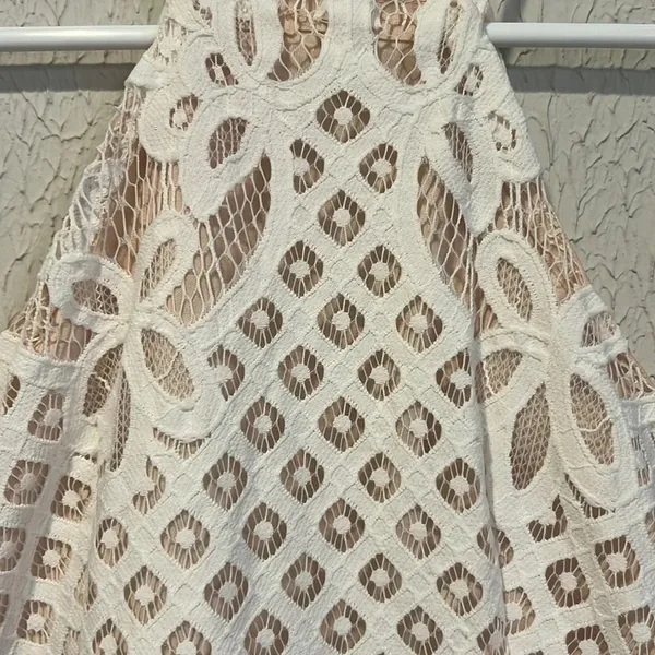 Lulus Steal a Kiss White Lace with Nude lining dress size small - Image 7
