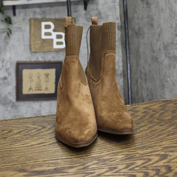 NWT Universal Thread Womens Kinley Ankle Boots 88225814 Cognac Brown 7M - Image 6