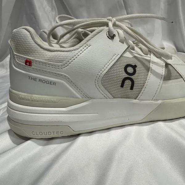 ON On Clouds The Roger Clubhouse Pro Sneakers, White Ice, Size 9 Womens - Image 14
