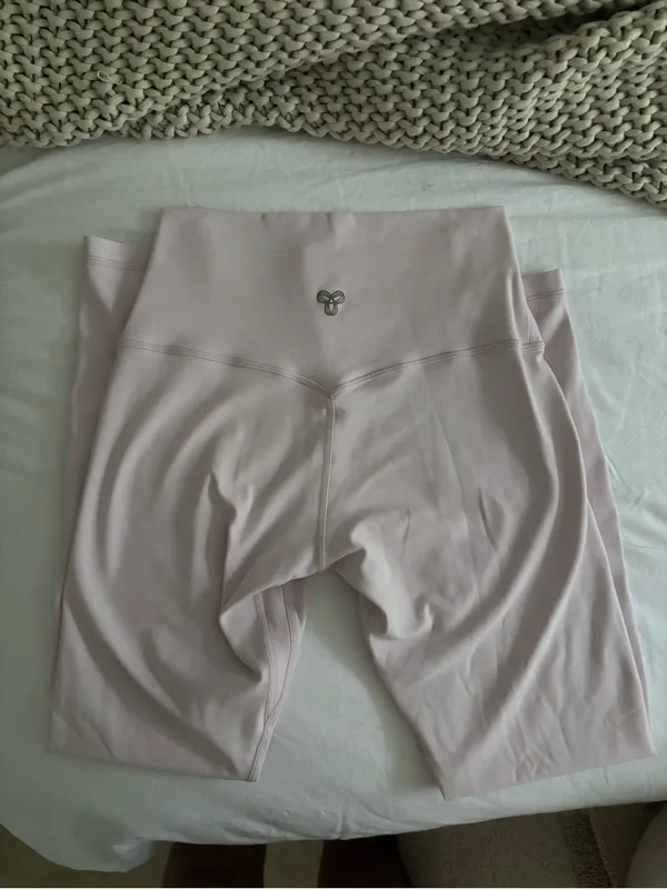 Aritzia Villa Pink Set - Image 5