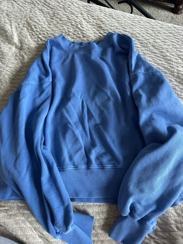 Old Navy Crewneck - Image 2