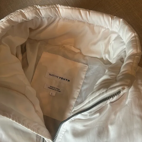 Native Youth White Cropped Puffer Jacket Size Large - Image 6