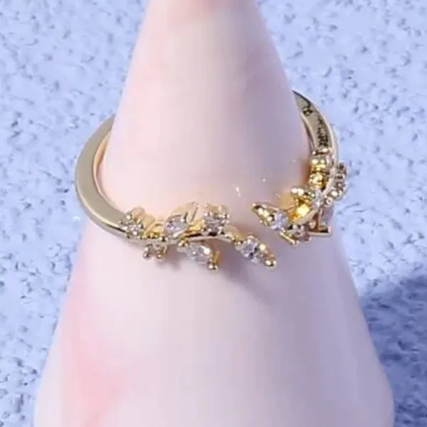 Gorgeous Delicate Jeweled gold ring Size 6 - Image 5