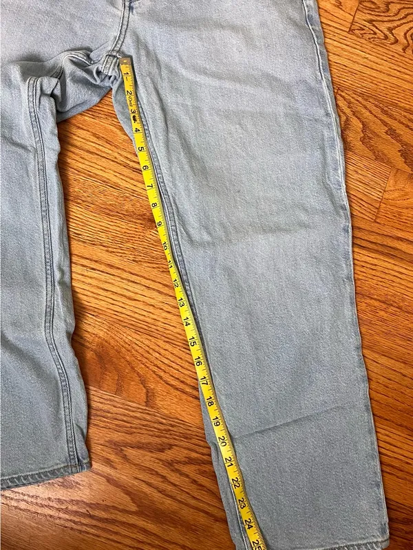 Uniqlo Light Wash Jeans - Classic Straight Fit - Image 10