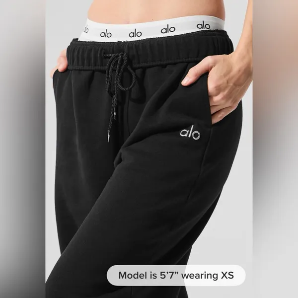 ALO Yoga NWT Accolade Straight Leg Sweatpants Black Size M Oversized - Image 3