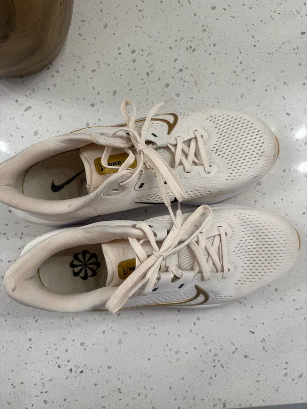 Nike Tennis Shoes - Image 2