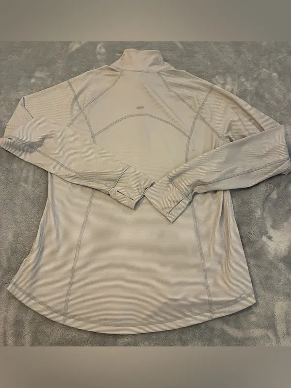Old Navy Women's Light Beige/Gray Half-Zip Semi-Fitted Long Sleeve Top Size XL - Image 6