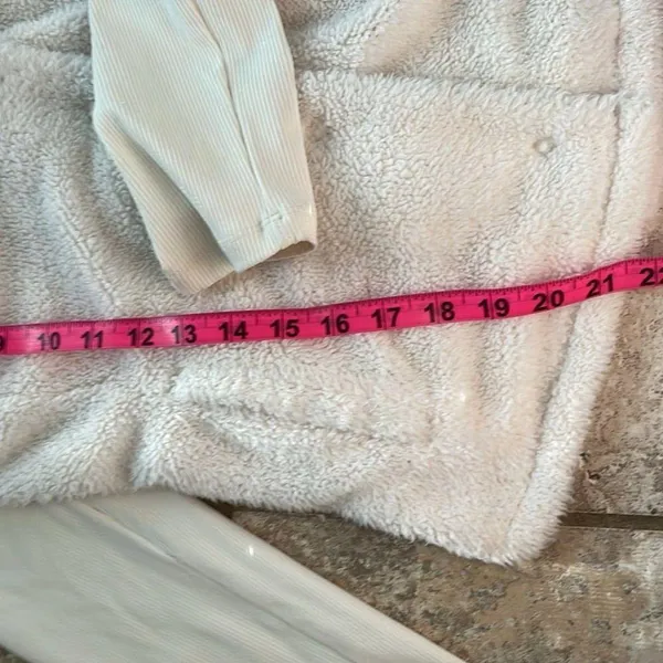 Alo Yoga Fleece Solstice Jacket in Natural White - Image 13