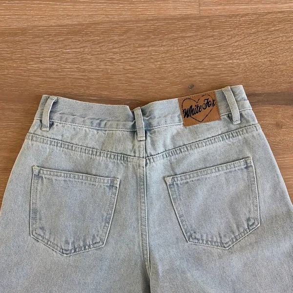 White Fox Jeans Mid Rise Size XS Light Wash Blue - Image 5