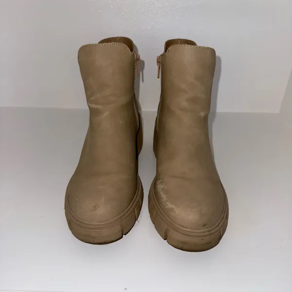 Steve Madden Chelsea Boots - Image 2