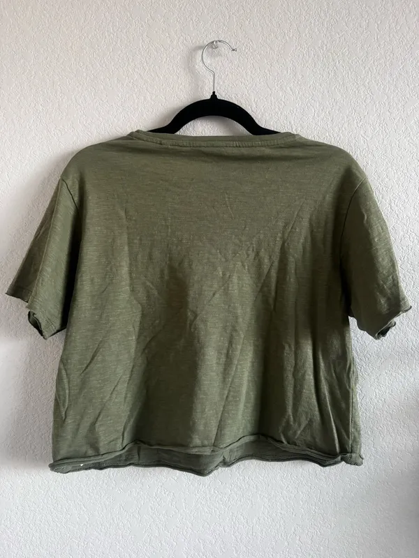 Guess Cropped Short Sleeve Tee L Green - Image 5