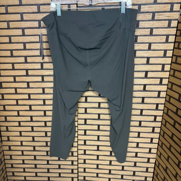 Nike Olive 7/8 Length High Rise Leggings Size 1X - Image 2