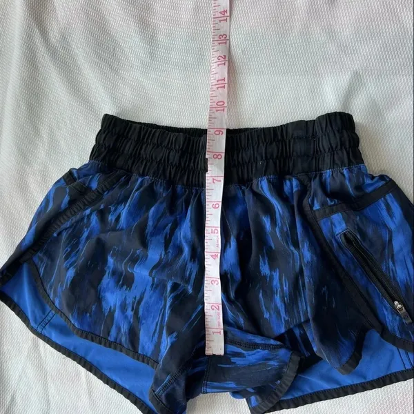 Lululemon Tracker nightsky 4” Shorts 6 blue black - Image 11