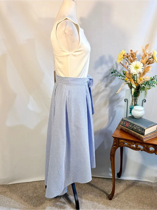 💥NWT Hutch Blue White Seersucker Stretch Knit Tie Waist Midi Dress Sz 4🧡 - Image 4
