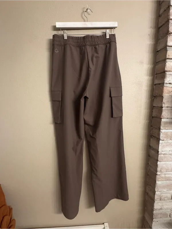 BEYOND YOGA City Chic Cargo‎ Pants - Image 3