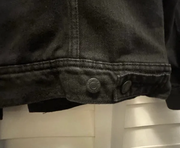 Old Navy Jacket Women’s Small Petite Black Cozy Y2K Trucker Sherpa Lined Denim - Image 7