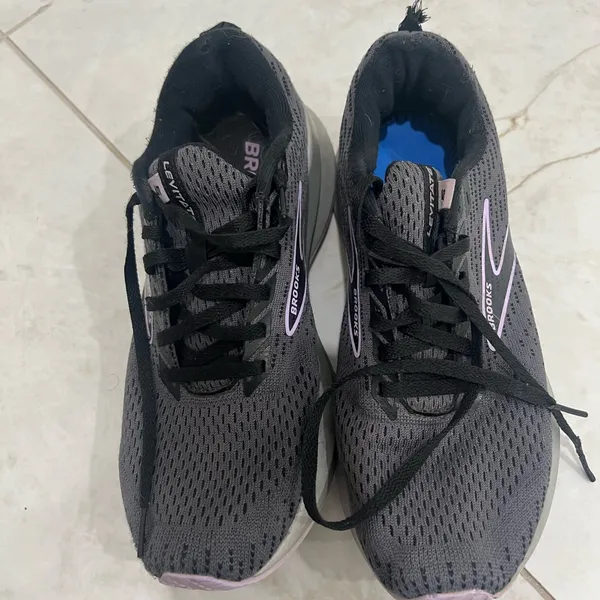 Brooks Gray Levitate 5 Sneakers Size 8 US - Image 2
