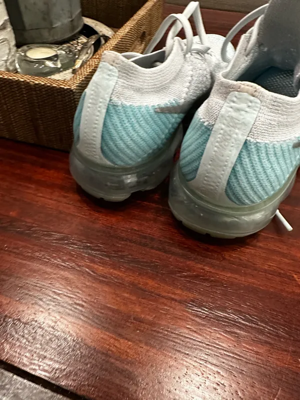 Great Nike Air VaporMax Flyknit in a white/teal colorway size 10 for women - Image 9
