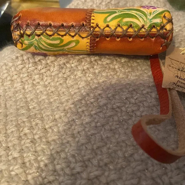 New with tags Hawaiian Leather Patchwork/ Flowers Wristlet Coin/Card Purse - Image 3