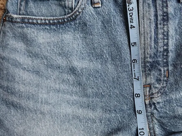 Madewell light wash denim shorts with frayed hem - size 28 - Image 3