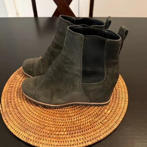 UGG Wedge boot size 11‎ women's waterproof - Image 2