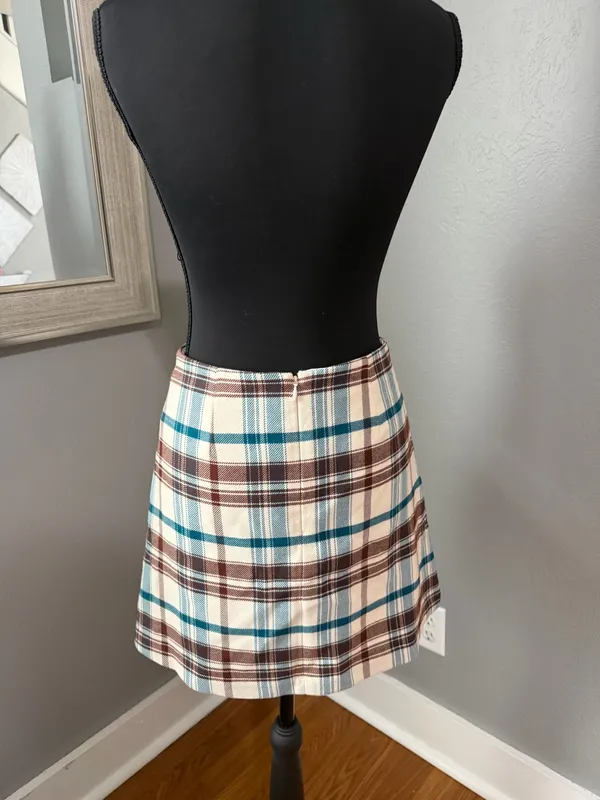 Aritzia Wilfred Classic Plaid Old Money Academia Mini Skirt Size 2. - Image 5