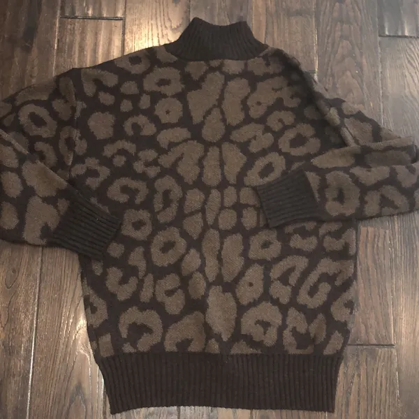 ARIAT moda mock neck sweater leopard print size small - Image 8