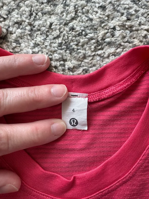 Lululemon Cropped Swiftly Tech 2.0 Short Sleeve Size 4 - Image 3