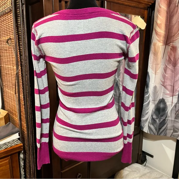 Aeropostale Gray and Pink Striped V-neck sweater - Image 4