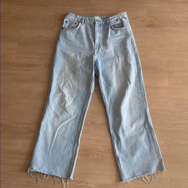 Zara light wash baggy wide leg jeans raw hem high waist size 8 - Image 2