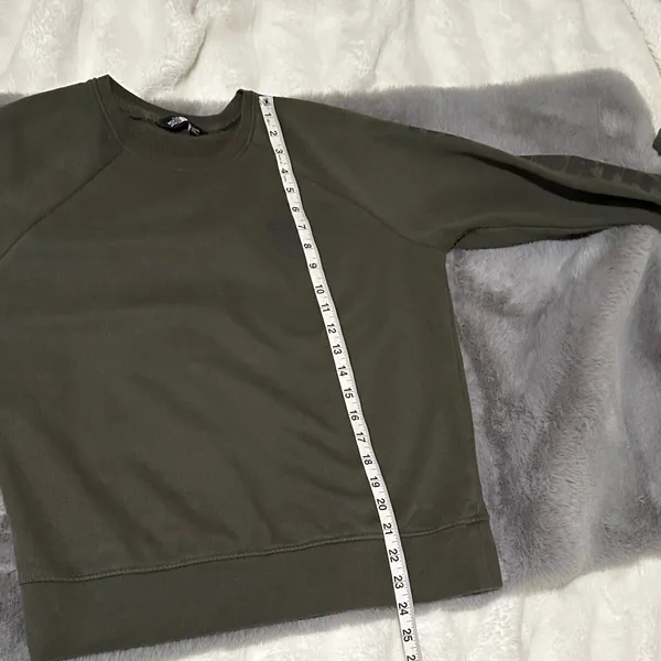 The North Face Women’s Medium Forest Green Crewneck Sweater - Image 6