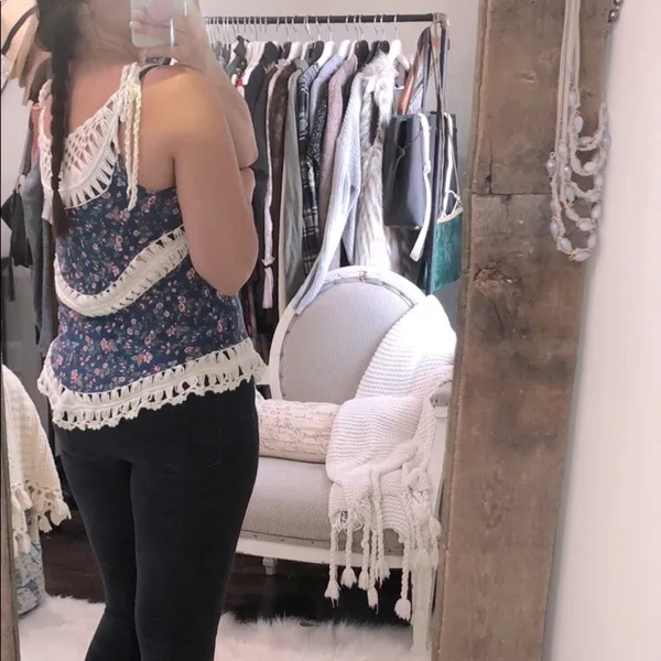 Entro size small blue & pink floral crochet top - Image 4