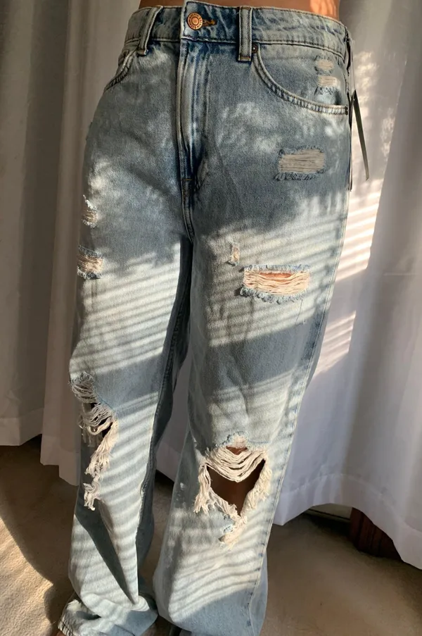 H&M Highwasted Jeans - Image 3