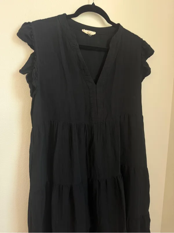 entro Black Tiered V-Neck Midi Dress - Image 2