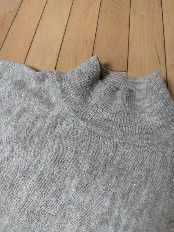 H&M Mock Neck Oatmeal Tan Bat Wing Sweater Neutral Size Small - Image 5