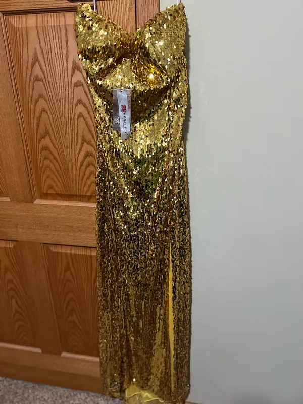 Beautifly Gold sequin gown - Image 5