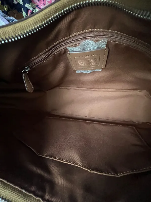 Coach Teri Hobo Bag - Image 5