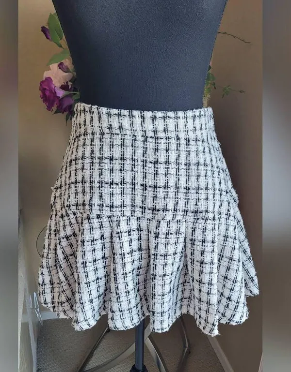 Kendall + Kylie NWT Generation K Black & white tweed skirt. - Image 5