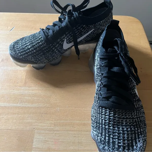 NIKE Vapormax women Sneakers size 6 - Image 4